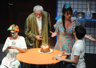 "Travolti da un'insolita famiglia" al Teatro de' Servi